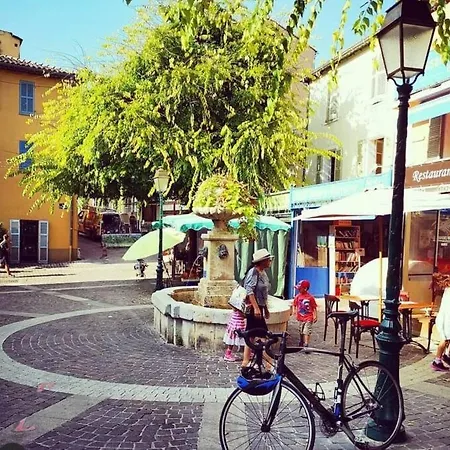 Proche Et Centre 2 Pieces Wifi&clim Lägenhet